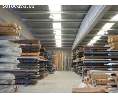 Nave de 800 m2 en 2 plantas en el polígono industrial de Pineda de Mar, bien