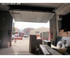 Nave de 800 m2 en 2 plantas en el polígono industrial de Pineda de Mar, bien
