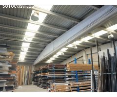 Nave de 800 m2 en 2 plantas en el polígono industrial de Pineda de Mar, bien