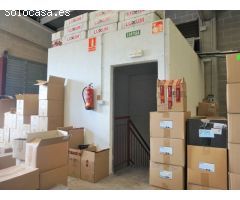 Nave de 800 m2 en 2 plantas en el polígono industrial de Pineda de Mar, bien