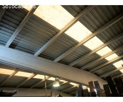Nave de 800 m2 en 2 plantas en el polígono industrial de Pineda de Mar, bien