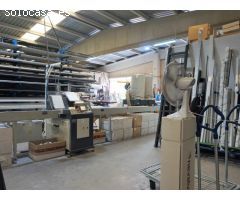Nave de 800 m2 en 2 plantas en el polígono industrial de Pineda de Mar, bien