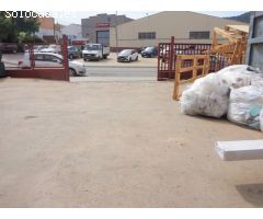 Nave de 800 m2 en 2 plantas en el polígono industrial de Pineda de Mar, bien