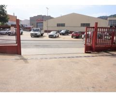 Nave de 800 m2 en 2 plantas en el polígono industrial de Pineda de Mar, bien
