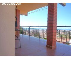 3 viviendas independientes en una misma casa, con terraza y 300 m2 de jardín.