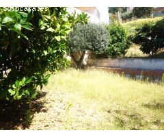 3 viviendas independientes en una misma casa, con terraza y 300 m2 de jardín.