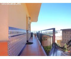 3 viviendas independientes en una misma casa, con terraza y 300 m2 de jardín.