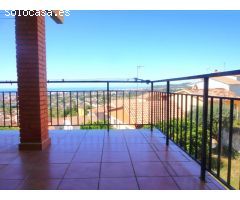 3 viviendas independientes en una misma casa, con terraza y 300 m2 de jardín.
