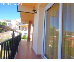3 viviendas independientes en una misma casa, con terraza y 300 m2 de jardín.