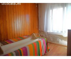 3 viviendas independientes en una misma casa, con terraza y 300 m2 de jardín.