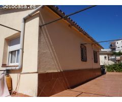 3 viviendas independientes en una misma casa, con terraza y 300 m2 de jardín.