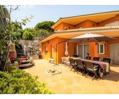 Casa soleada a 4 vientos, con piscina y jardines, y garaje para 4 vehículos
