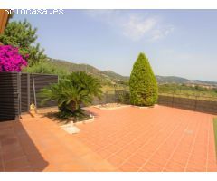 Casa soleada a 4 vientos, con piscina y jardines, y garaje para 4 vehículos