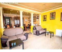 Casa soleada a 4 vientos, con piscina y jardines, y garaje para 4 vehículos