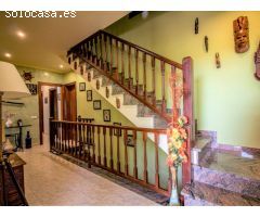 Casa soleada a 4 vientos, con piscina y jardines, y garaje para 4 vehículos