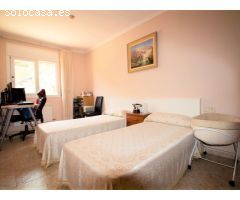 Casa soleada a 4 vientos, con piscina y jardines, y garaje para 4 vehículos