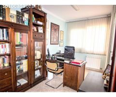 Casa soleada a 4 vientos, con piscina y jardines, y garaje para 4 vehículos