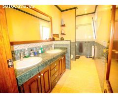 Casa soleada a 4 vientos, con piscina y jardines, y garaje para 4 vehículos