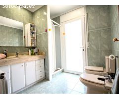 Casa soleada a 4 vientos, con piscina y jardines, y garaje para 4 vehículos