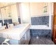 Casa soleada a 4 vientos, con piscina y jardines, y garaje para 4 vehículos