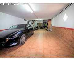 Casa soleada a 4 vientos, con piscina y jardines, y garaje para 4 vehículos