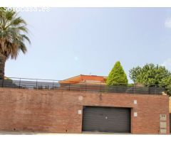 Casa soleada a 4 vientos, con piscina y jardines, y garaje para 4 vehículos