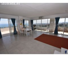Espectacular Ático de 3 Dormitorios con Vistas al Mar en Torreblanca,