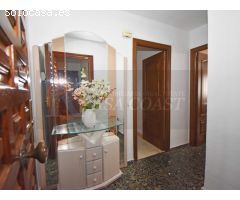 Amplio Piso en Venta en Zona Sohail, Fuengirola | Urbanización con Piscina y
