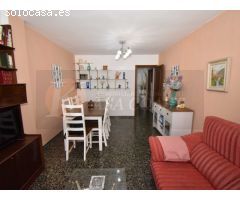 Amplio Piso en Venta en Zona Sohail, Fuengirola | Urbanización con Piscina y
