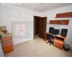 Amplio Piso en Venta en Zona Sohail, Fuengirola | Urbanización con Piscina y