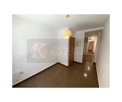 Oportunidad en Las Lagunas, Mijas Costa | Planta Baja con Patio Privado.