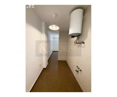 Oportunidad en Las Lagunas, Mijas Costa | Planta Baja con Patio Privado.