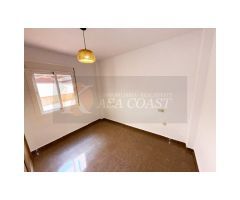 Oportunidad en Las Lagunas, Mijas Costa | Planta Baja con Patio Privado.