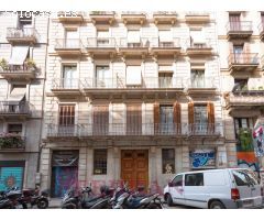 Local comercial en alquiler, Lluís El Piadós, Barcelona.
