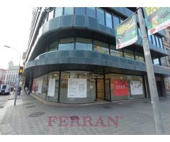 Local comercial en alquiler, Ronda Universitat esquina Balmes, Barcelona.