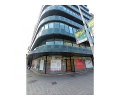 Local comercial en alquiler, Ronda Universitat esquina Balmes, Barcelona.