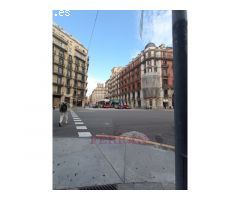 Local comercial en alquiler, Ronda Universitat esquina Balmes, Barcelona.