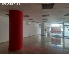 Local comercial en alquiler, Ronda Universitat esquina Balmes, Barcelona.