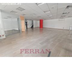 Local comercial en alquiler, Ronda Universitat esquina Balmes, Barcelona.