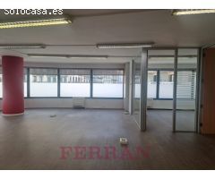 Local comercial en alquiler, Ronda Universitat esquina Balmes, Barcelona.