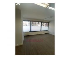 Local comercial en alquiler, Ronda Universitat esquina Balmes, Barcelona.