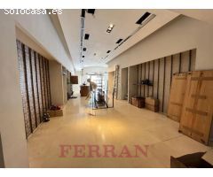 Local comercial en alquiler, Gan Via de Les Corts Catalanes, Barcelona.