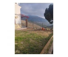 Amplia casa de campo con terreno en Alcaucín!