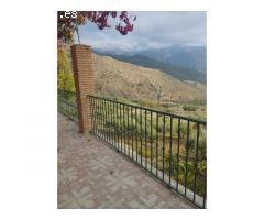 Amplia casa de campo con terreno en Alcaucín!