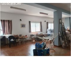 Gran casa con garaje en Riogordo!