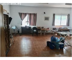 Gran casa con garaje en Riogordo!