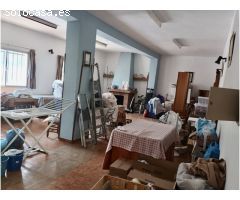 Gran casa con garaje en Riogordo!