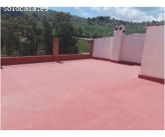 Gran casa con garaje en Riogordo!