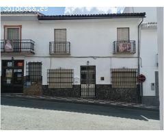 Gran casa con garaje en Riogordo!