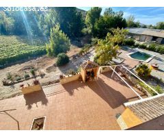 Increíble casa de campo con invernadero, piscina y terreno en Fornes!